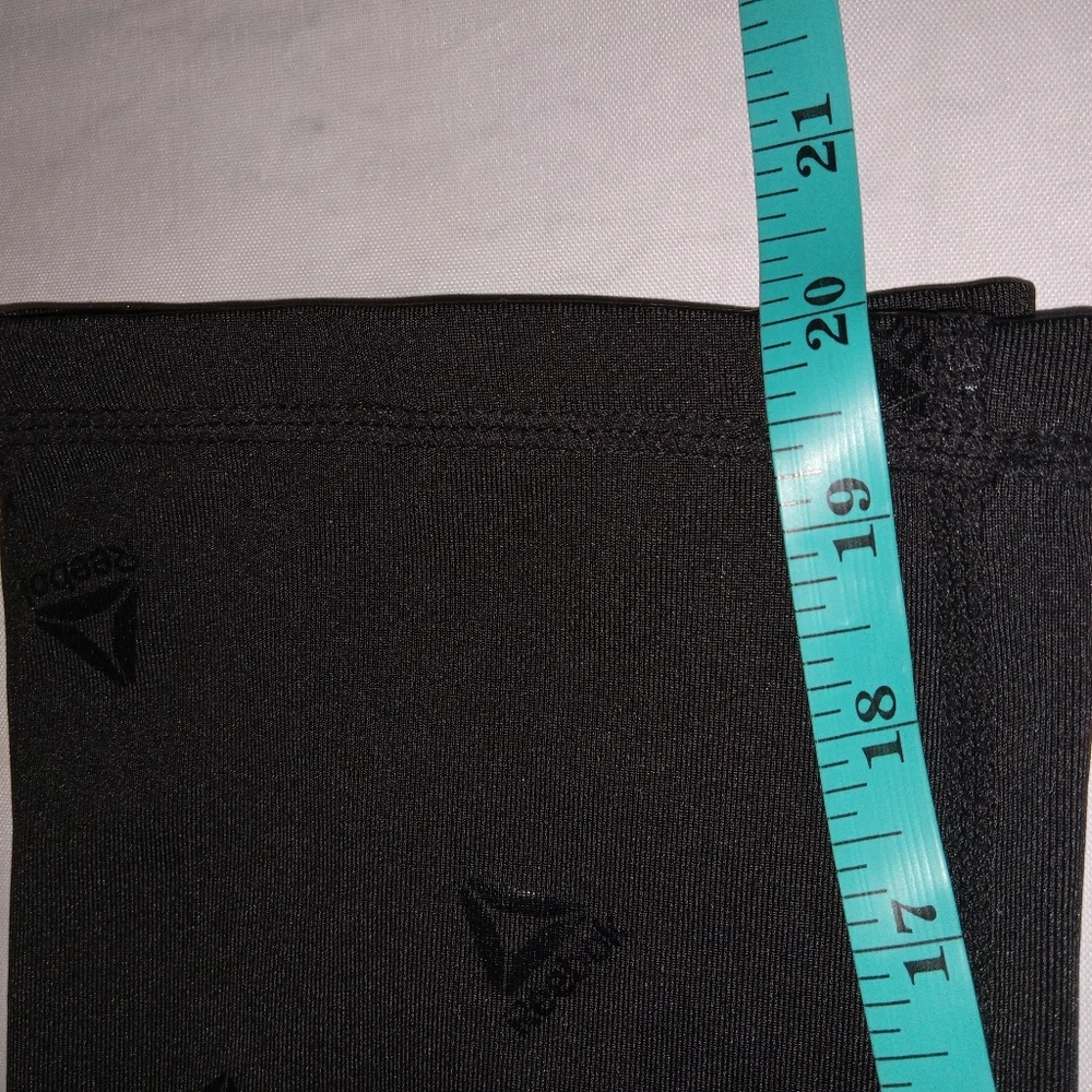 Reebok 3 Pc Bundle Capri Leggings, Shorts & Sports Bra Medium - Picture 14 of 16